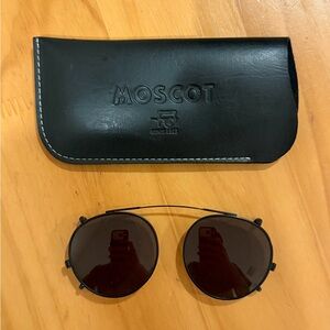 Like-new MOSCOT Black Clip-on Sunglasses with black Lenses for Miltzen